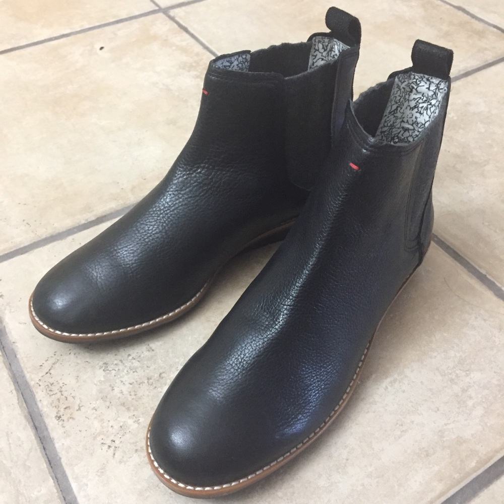 Black Flat ED love Booties